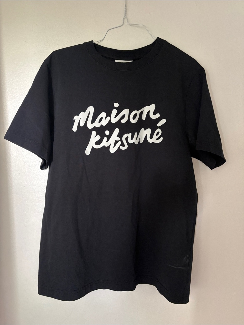 MAISON KITSUNE Black Tee with White Handwriting Logo